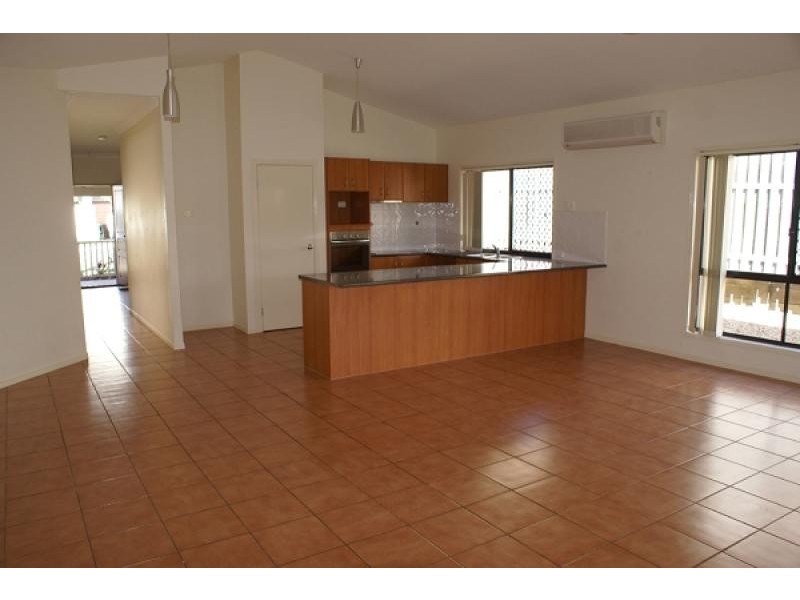 37 LANTAU CRESCENT, Varsity Lakes QLD 4227