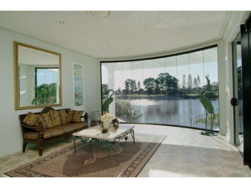 9 IPSLEY DRIVE, Broadbeach Waters QLD 4218