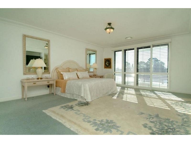 9 IPSLEY DRIVE, Broadbeach Waters QLD 4218