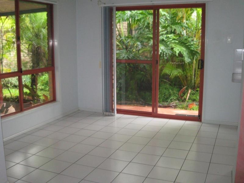 8 BOWERBIRD PLACE, Burleigh Waters QLD 4220