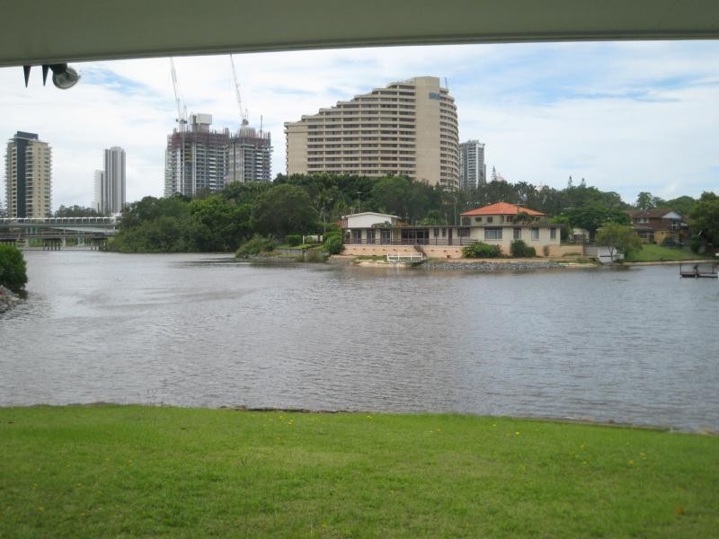 18 HAVANA KEY, Broadbeach Waters QLD 4218