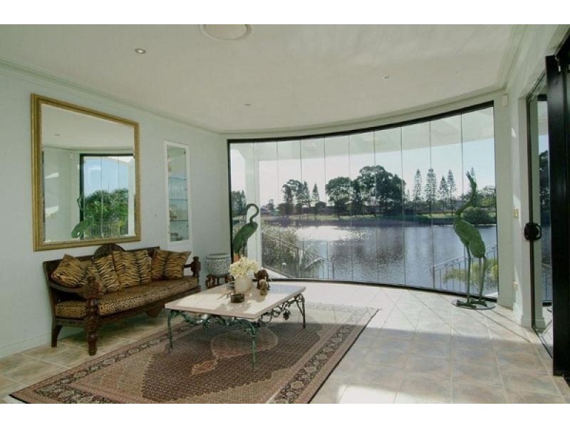 9 IPSLEY DRIVE, Broadbeach Waters QLD 4218