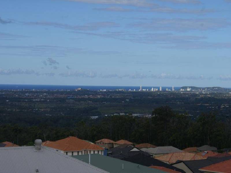 11 CHEVRON RISE, Highland Park QLD 4211