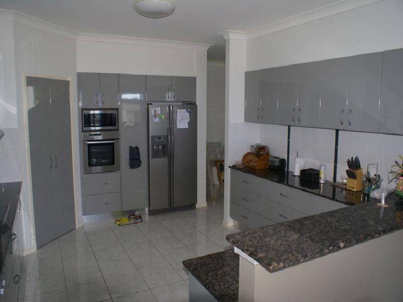 11 CHEVRON RISE, Highland Park QLD 4211