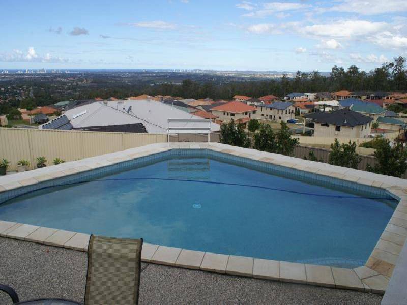 11 CHEVRON RISE, Highland Park QLD 4211