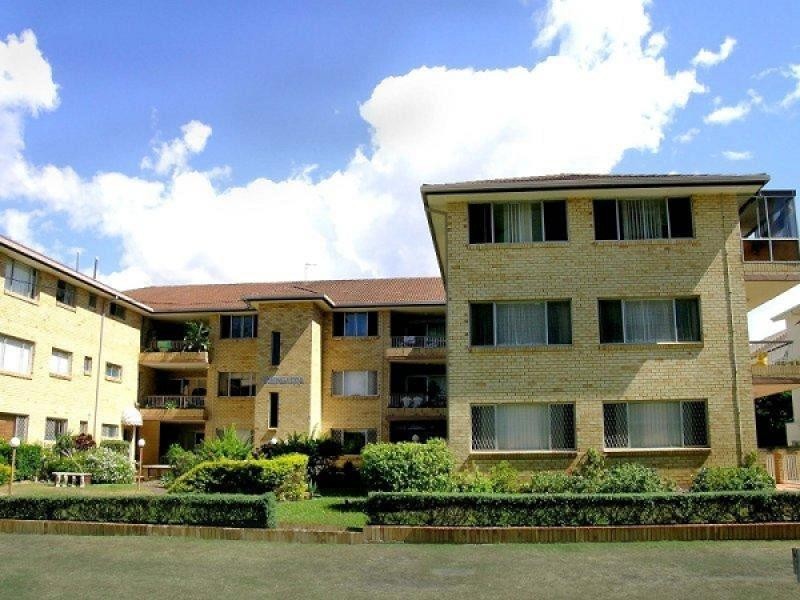 UNIT 8, 2 NAGEL AVENUE, Miami QLD 4220