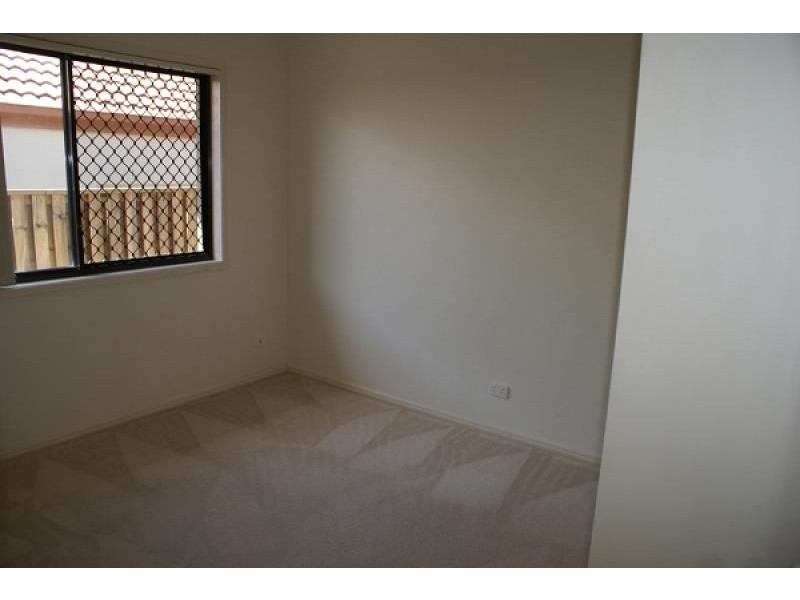 37 LANTAU CRESCENT, Varsity Lakes QLD 4227