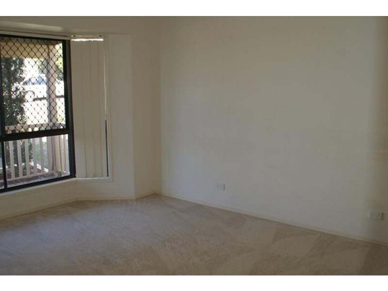 37 LANTAU CRESCENT, Varsity Lakes QLD 4227