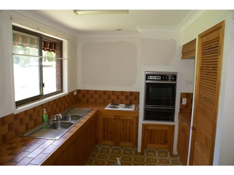 6 LINUM STREET, Palm Beach QLD 4221