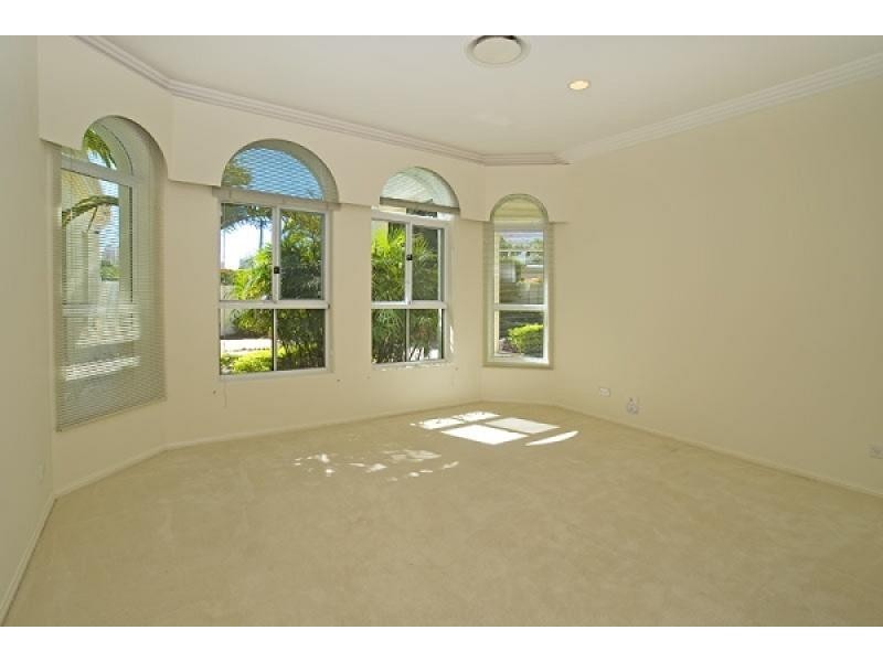 31 BEVERLEY CRESCENT, Broadbeach Waters QLD 4218