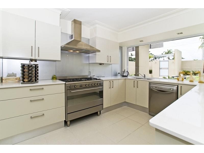 41 FURLONG STREET, Broadbeach Waters QLD 4218