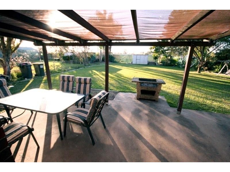 70 Dawn Parade, Thabeban QLD 4670