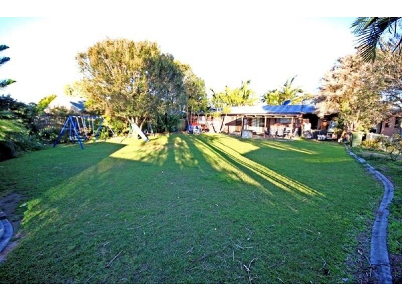 70 Dawn Parade, Thabeban QLD 4670