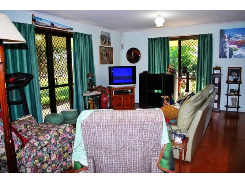 25 Clarrys Lane, Avondale QLD 4670