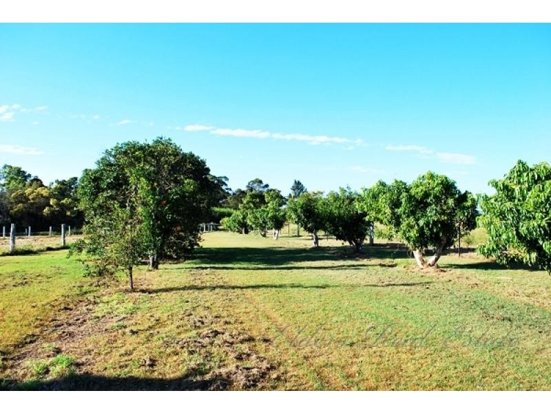 25 Clarrys Lane, Avondale QLD 4670