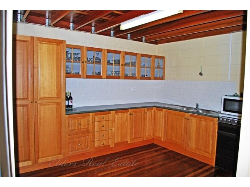 42 McCracken, Walkervale QLD 4670