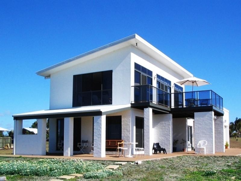 8 Sea Esplanade, Elliott Heads QLD 4670