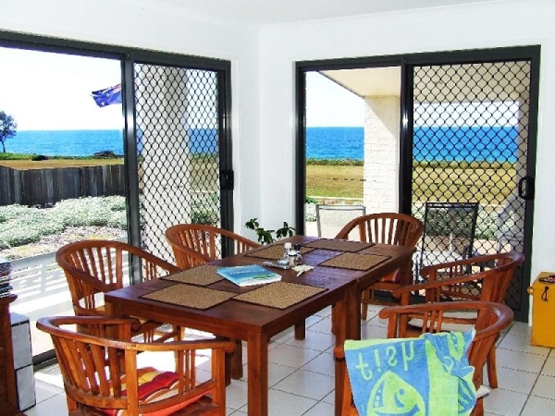 8 Sea Esplanade, Elliott Heads QLD 4670