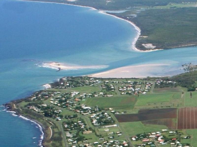 8 Sea Esplanade, Elliott Heads QLD 4670