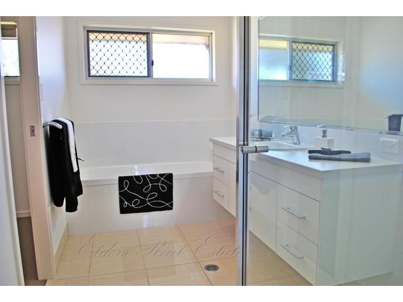 Unit 1/7 Elliott Heads Rd, Kepnock QLD 4670