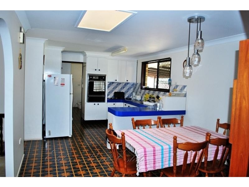 2 Vandenberg Street, Avenell Heights QLD 4670