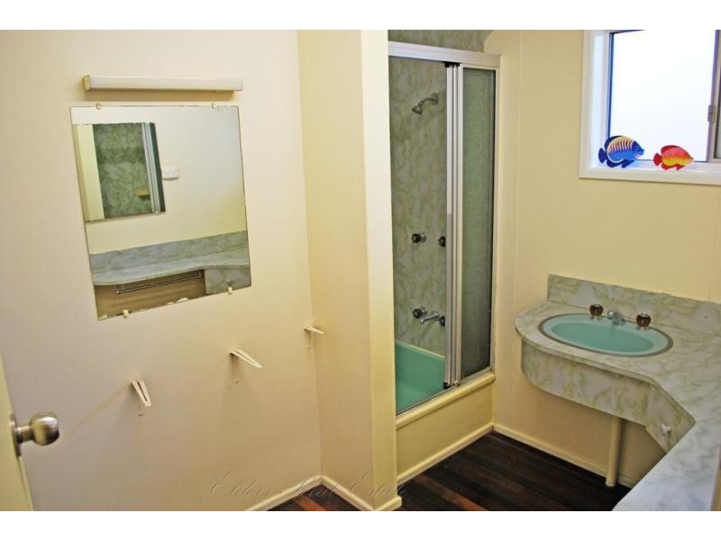 9 Jensen St., Avenell Heights QLD 4670