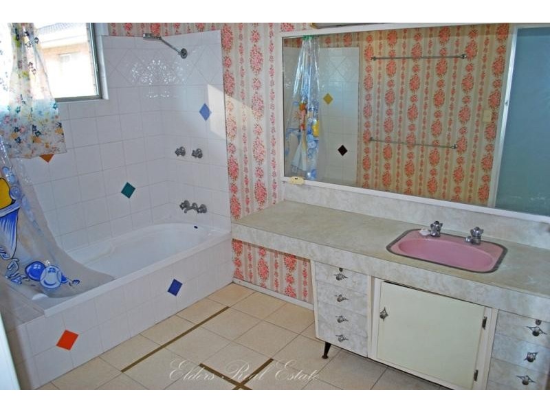 13 Redmond St.,, Avenell Heights QLD 4670