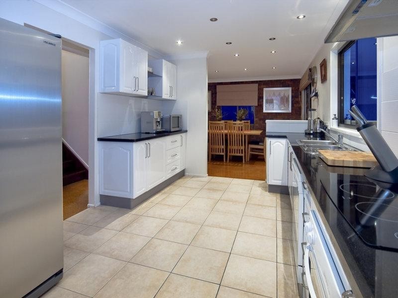 6 Cynthia Crs, Springwood QLD 4127