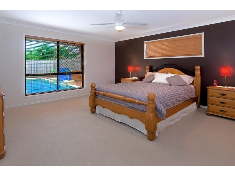 22 The Avenue, Windaroo QLD 4207