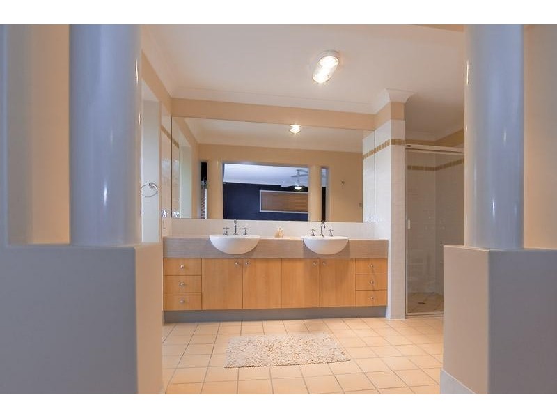 22 The Avenue, Windaroo QLD 4207