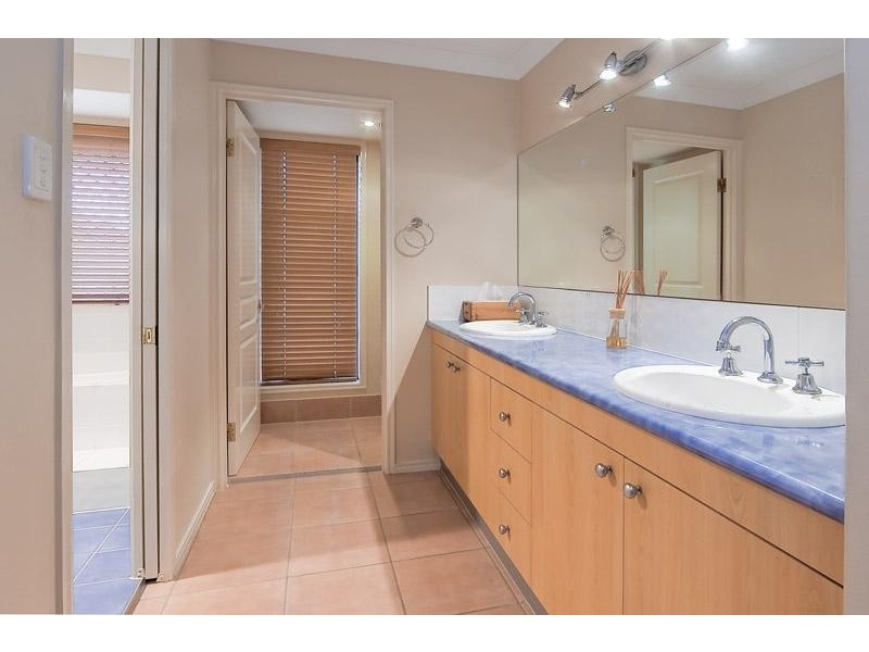 22 The Avenue, Windaroo QLD 4207