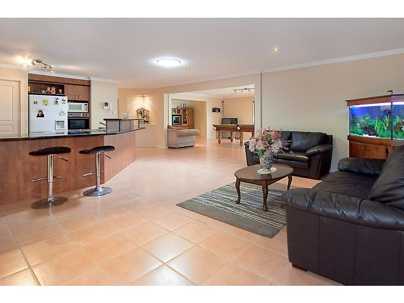 22 The Avenue, Windaroo QLD 4207
