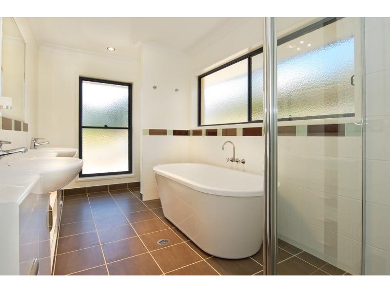 4 Clem Close, Daisy Hill QLD 4127