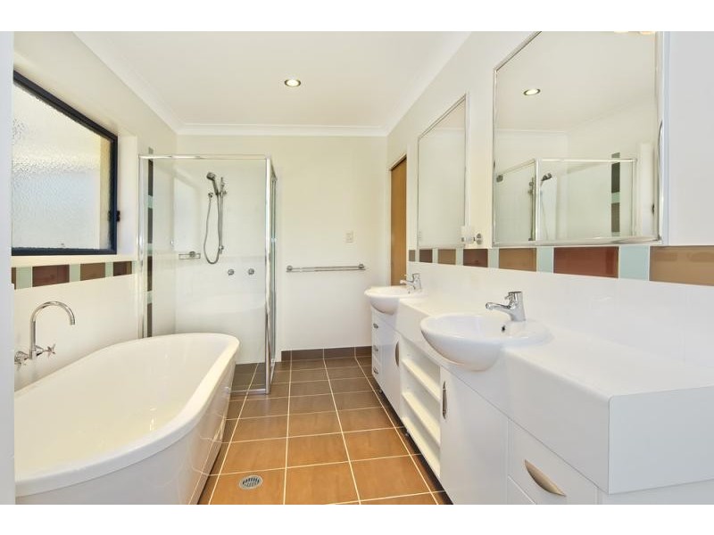 4 Clem Close, Daisy Hill QLD 4127