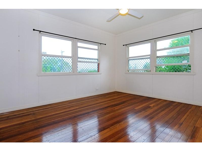 22 Laughlin Street, Kingston QLD 4114
