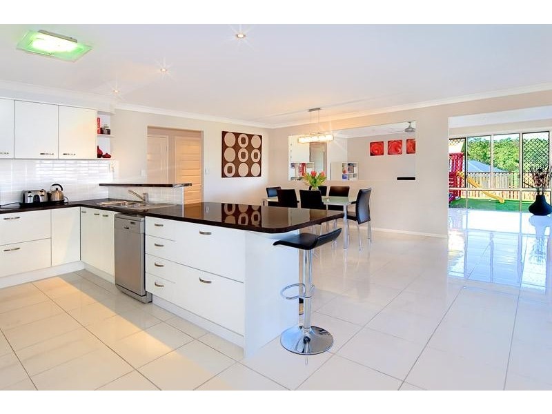 39 Dennis Vale Drive, Daisy Hill QLD 4127