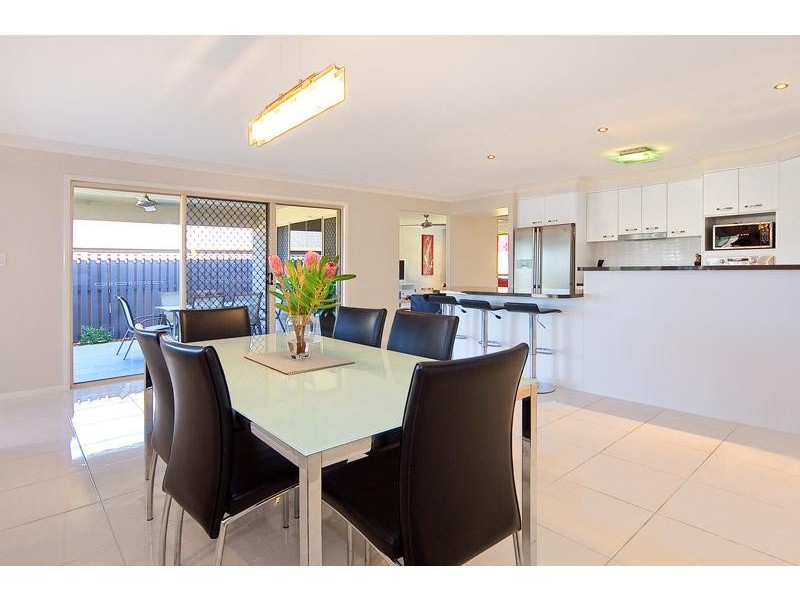39 Dennis Vale Drive, Daisy Hill QLD 4127