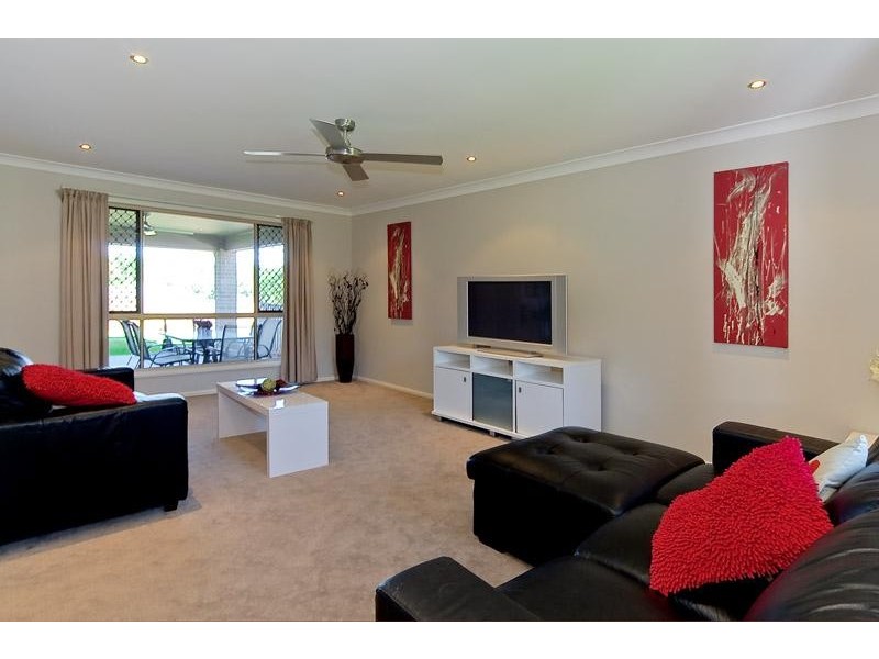 39 Dennis Vale Drive, Daisy Hill QLD 4127