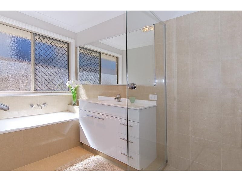 39 Dennis Vale Drive, Daisy Hill QLD 4127