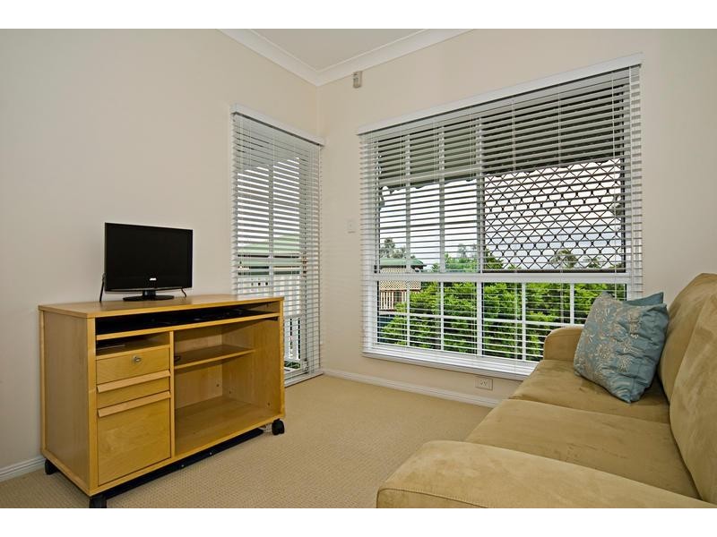 Edens Landing QLD 4207