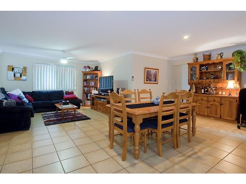 12 Mountain View Crescent, Mount Warren Park QLD 4207