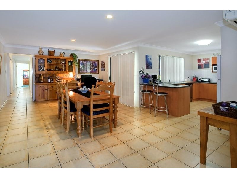 12 Mountain View Crescent, Mount Warren Park QLD 4207