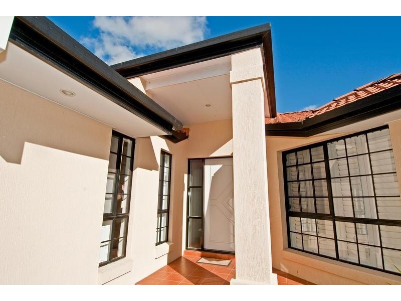 8 Heeler Court, Shailer Park QLD 4128