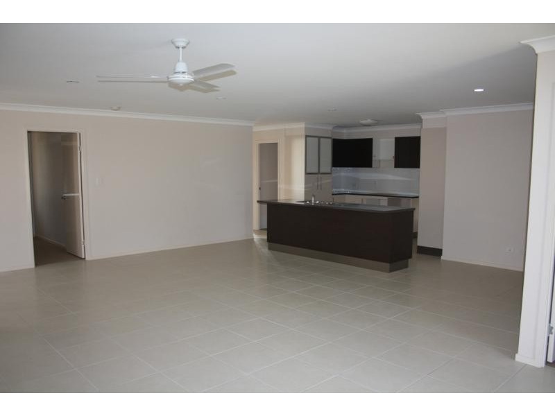 8 Dily Street, Hillcrest QLD 4118