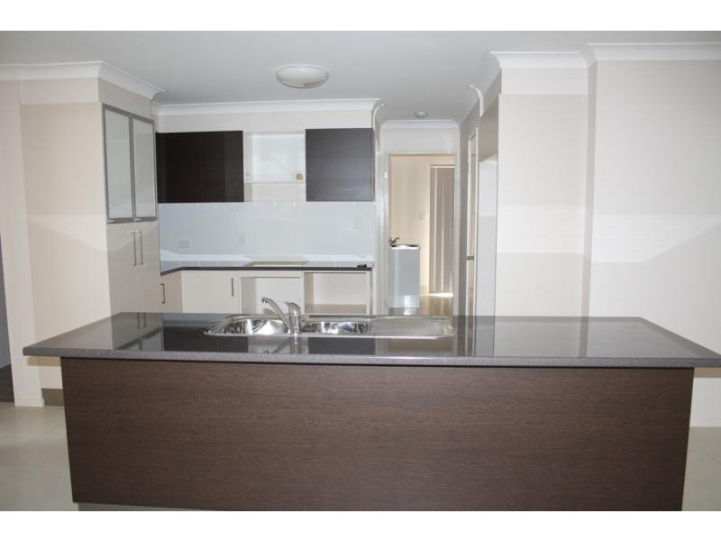 8 Dily Street, Hillcrest QLD 4118