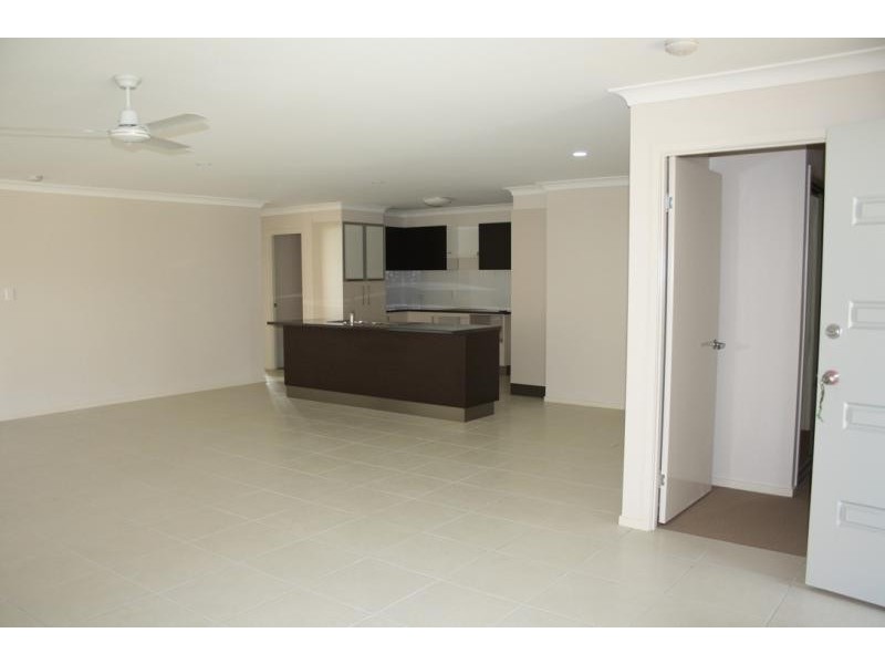 8 Dily Street, Hillcrest QLD 4118