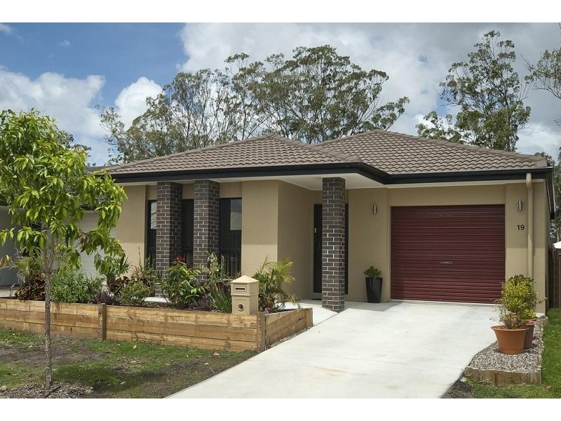 19 Kenilworth Crescent, Waterford QLD 4133