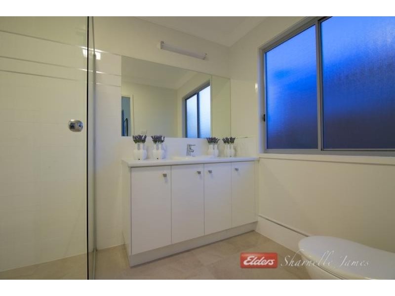 94 John Markwell pde, Daisy Hill QLD 4127