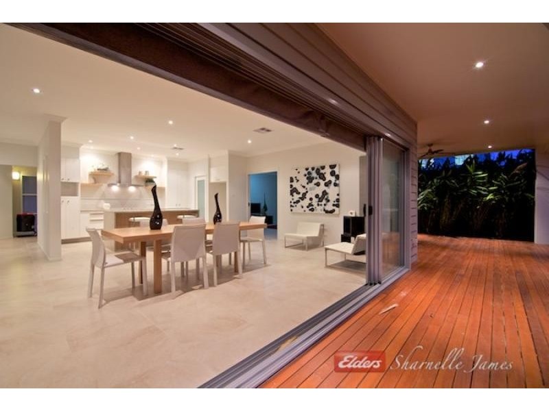 94 John Markwell pde, Daisy Hill QLD 4127