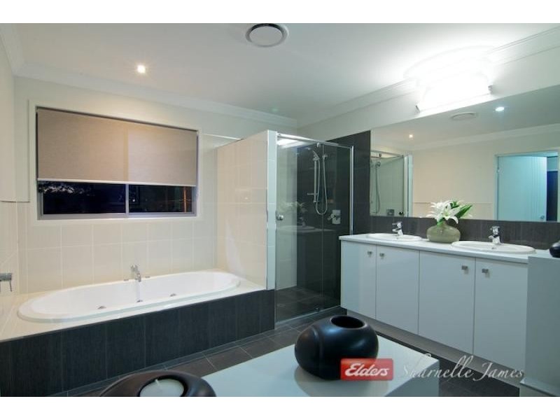 94 John Markwell pde, Daisy Hill QLD 4127